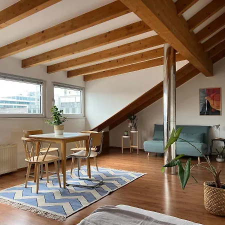 Cozy Loft With A View, Central, Close To Tradefair *